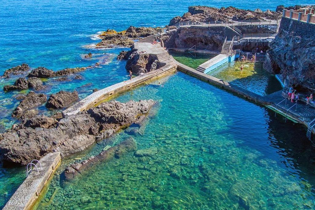 Primera línea en piscinas naturales. Barlovento Exterior foto